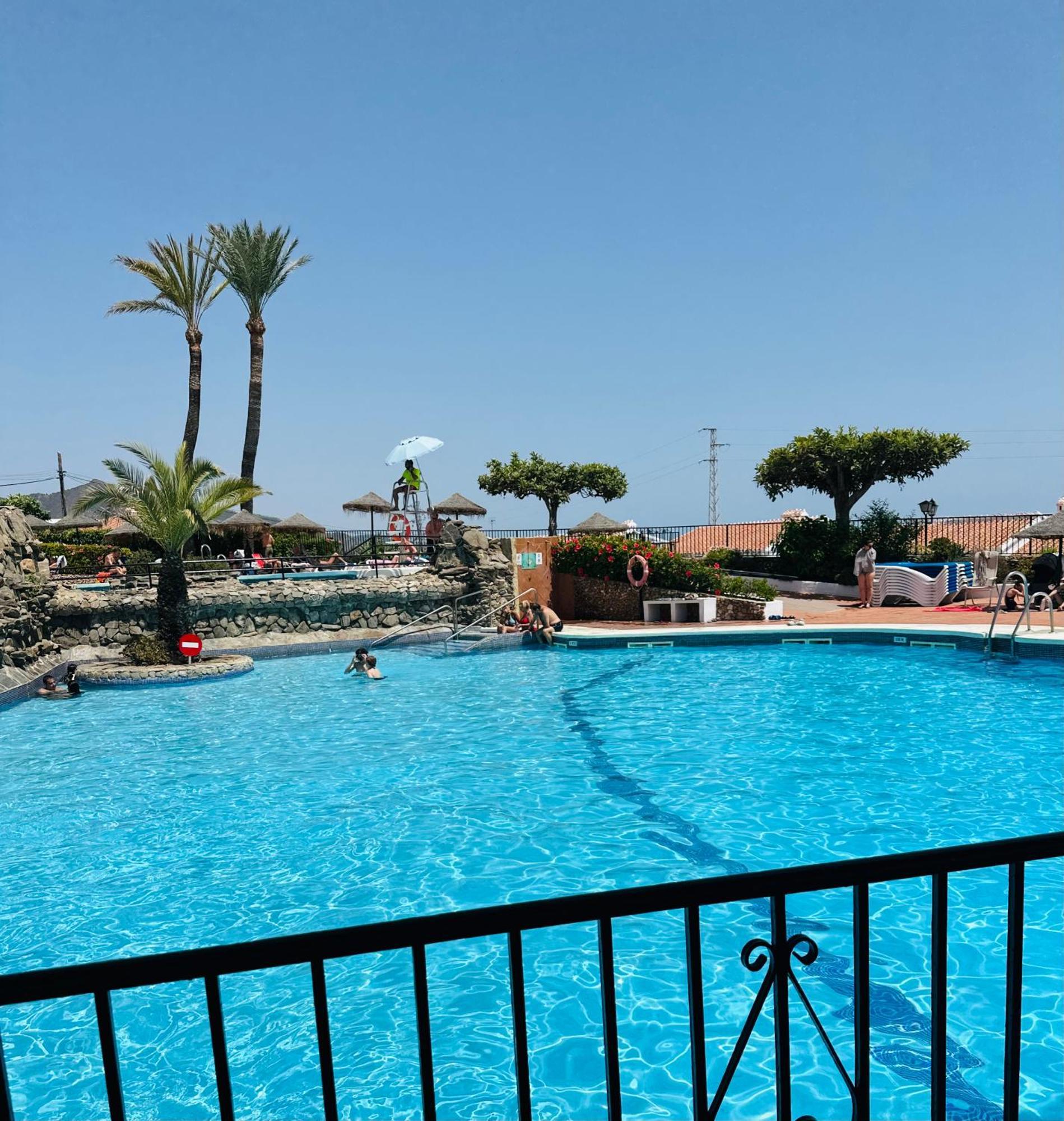 Right By The Pool Area In Capistrano Village! Nerja Eksteriør bilde