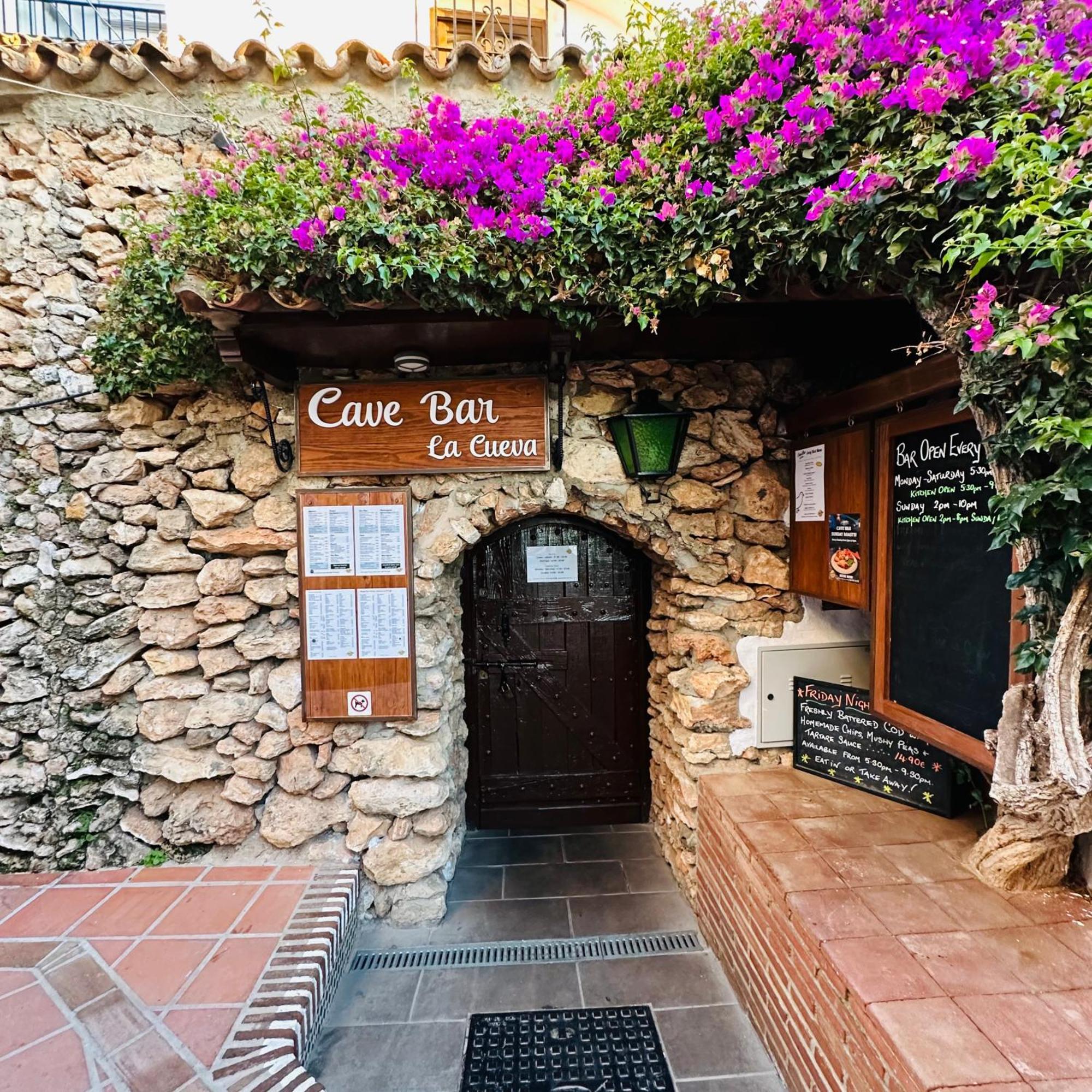 Right By The Pool Area In Capistrano Village! Nerja Eksteriør bilde