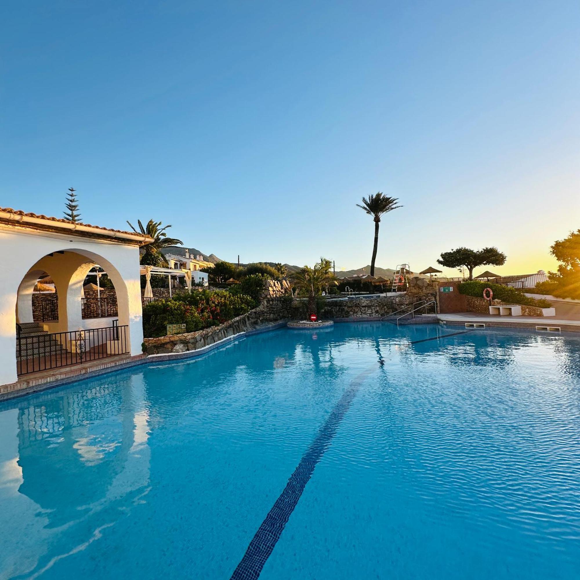 Right By The Pool Area In Capistrano Village! Nerja Eksteriør bilde
